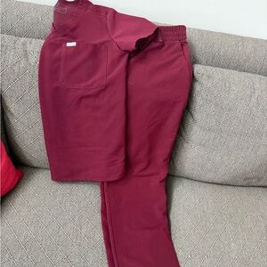 Women’s Figs scrub set